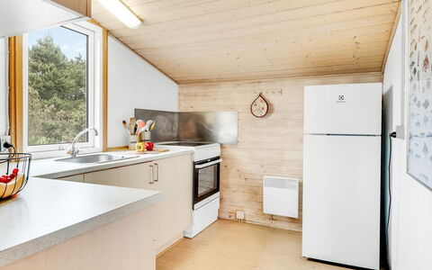 Agir - 600M from the Sea: Legna, Interior Design, Pavimentazione, Soffitto, Pavimento, Mobilia, Cucina, Camera, Casa, Controsoffitto