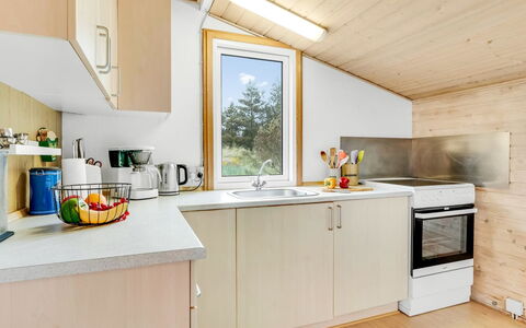Agir - 600M from the Sea: Interior Design, Pavimentazione, Legna, Cucina, Elettrodomestico Da Cucina, Mobilia, Soffitto, Pavimento, Controsoffitto, Camera