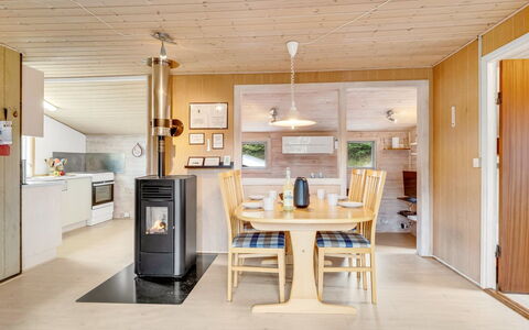 Agir - 600M from the Sea: Pavimentazione, Interior Design, Legna, Pavimento, Soffitto, Mobilia, Camera, Pavimento In Legno, Latifoglie, Soggiorno