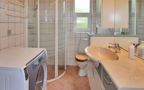 Gudni - 250M from the Sea: Idraulico Fixture, Pavimentazione, Interior Design, Bagno, Pavimento, Lavandino Del Bagno, Lavello, Idraulico, Mobiletto Del Bagno, Rubinetto