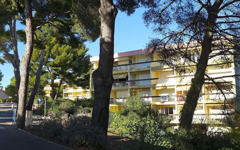 La Calanque D'Or: Albero, Proprietà, Architettura, Cielo, Immobiliare, Woody Impianto, Casa, Costruzione, Quartiere, Casa