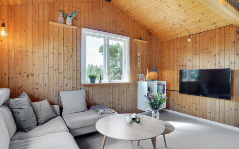 Absolon - 1.5Km from the Sea: Legna, Interior Design, Soffitto, Pavimentazione, Casa, Camera, Pavimento, Lampada, Soggiorno, Color Legno