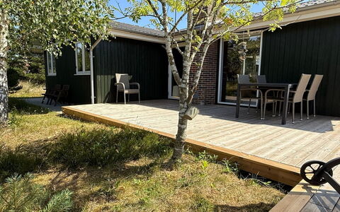 Absolon - 1.5Km from the Sea: Legna, Latifoglie, Color Legno, Plank, Deck, Backyard, Shade, Raccordo, Giardino, Pavimento In Legno