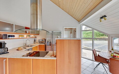 Gidsken - 30M from the Sea: Interior Design, Cucina, Pavimentazione, Legna, Soffitto, Controsoffitto, Pavimento, Mobilia, Cabinetry, Camera