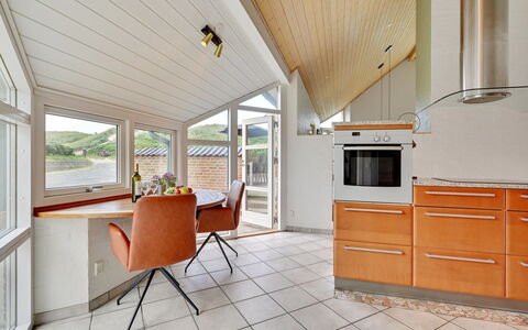 Gidsken - 30M from the Sea: Mobilia, Interior Design, Pavimentazione, Legna, Pavimento, Soffitto, Cucina, Controsoffitto, Sedia, Camera