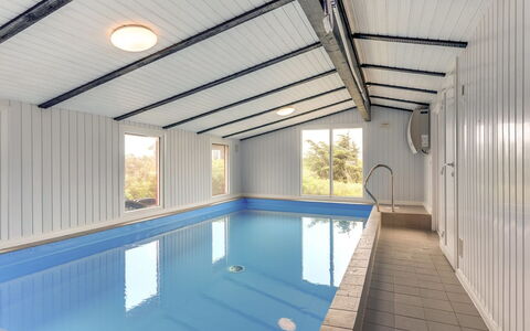 Mogens - from the Sea: Piscina, Pavimento, Materiale Composito, Soffitto, Shade, Design, Latifoglie, Ricorrere, Hotel, Illuminazione Diurna
