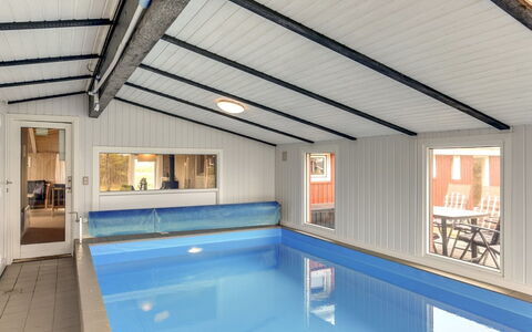 Mogens - from the Sea: Piscina, Pavimentazione, Pavimento, Materiale Composito, Ricorrere, Shade, Color Legno, Design, Latifoglie, Eco Hotel