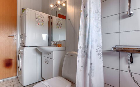 Mogens - from the Sea: Idraulico Fixture, Pavimentazione, Interior Design, Pavimento, Lavello, Lavandino Del Bagno, Bagno, Rubinetto, Camera, Idraulico