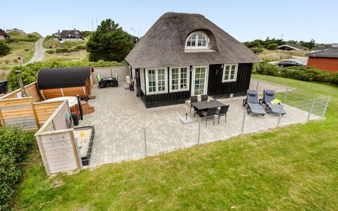 Ulva - 400M from the Sea: Architettura, Tetto, Casa, Materiale Composito, Illuminazione Diurna, Raccordo, Driveway