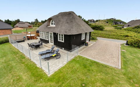 Ulva - 400M from the Sea: Architettura, Tetto, Casa, Materiale Composito, Illuminazione Diurna, Raccordo, Driveway