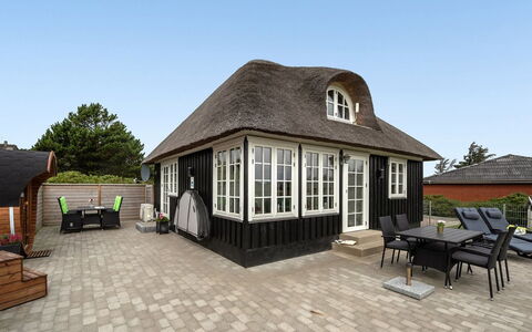 Ulva - 400M from the Sea: Architettura, Tetto, Casa, Materiale Composito, Illuminazione Diurna, Raccordo, Driveway