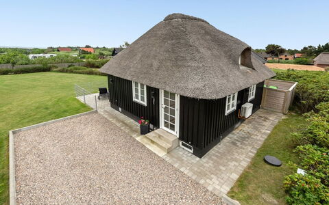 Ulva - 400M from the Sea: Architettura, Tetto, Casa, Materiale Composito, Illuminazione Diurna, Raccordo, Driveway