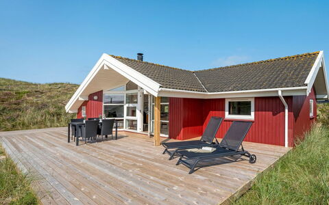 Emelie - 200M from the Sea: Architettura, Tetto, Casa, Materiale Composito, Illuminazione Diurna, Raccordo, Driveway