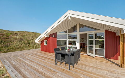 Emelie - 200M from the Sea: Architettura, Tetto, Casa, Materiale Composito, Illuminazione Diurna, Raccordo, Driveway