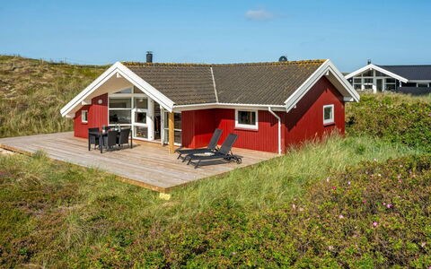 Emelie - 200M from the Sea: Architettura, Tetto, Casa, Materiale Composito, Illuminazione Diurna, Raccordo, Driveway