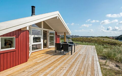 Emelie - 200M from the Sea: Architettura, Tetto, Casa, Materiale Composito, Illuminazione Diurna, Raccordo, Driveway