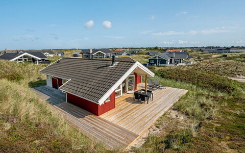 Emelie - 200M from the Sea: Architettura, Tetto, Casa, Materiale Composito, Illuminazione Diurna, Raccordo, Driveway