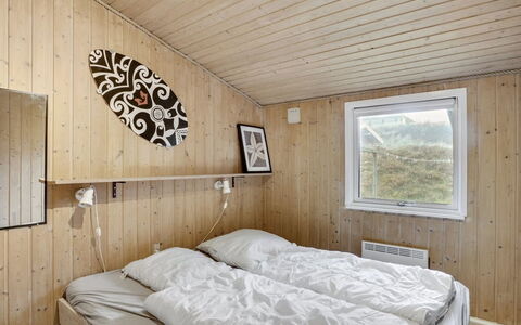 Friedel - 150M from the Sea: Camera Da Letto, Legna, Letto, Soffitto, Lenzuolo, Bedding, Interior Design, Pavimento, Telaio Del Letto, Camera