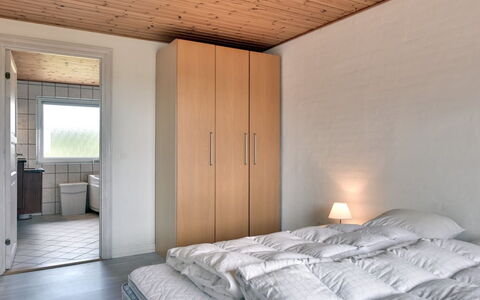 Dorothea - 450M to the Fjord: Parete, Legna, Interior Design, Soffitto, Pavimentazione, Pavimento, Camera Da Letto, Camera, Letto, Mobilia