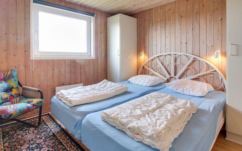 Suend - from the Sea: Camera Da Letto, Letto, Legna, Lenzuolo, Bedding, Interior Design, Mobilia, Soffitto, Pavimento, Biancheria