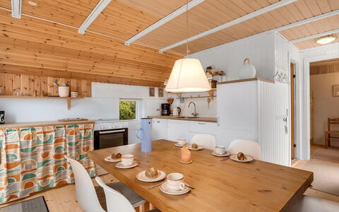 Balthasar - 200M from the Sea: Interior Design, Mobilia, Pavimentazione, Legna, Soffitto, Cucina, Controsoffitto, Pavimento, Lampada, Camera