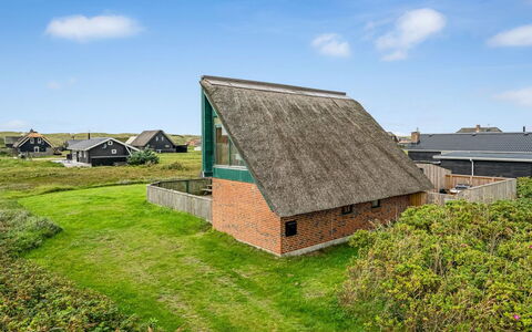Balthasar - 200M from the Sea: Legna, Tetto, Architettura, Casa, Casa, Villetta, Raccordo, Latifoglie, Pendenza, Estate