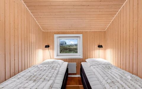 Elnur - 100M from the Sea: Legna, Camera Da Letto, Soffitto, Letto, Lenzuolo, Bedding, Telaio Del Letto, Color Legno, Latifoglie, Plank
