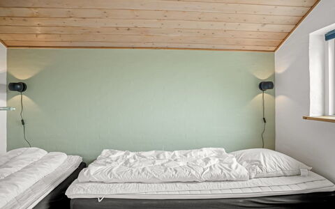 Hariet - 600M from the Sea: Interior Design, Parete, Mobilia, Pavimento, Pavimentazione, Camera Da Letto, Letto, Legna, Soffitto, Illuminazione