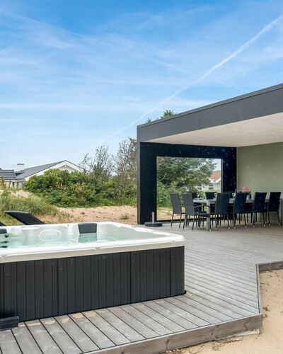 Hariet - 600M from the Sea
