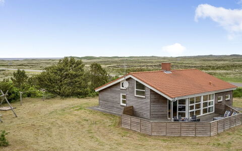 Jerg - 500M from the Sea: Arbusto, Urban Design, Groundcover, Brick, Appartamento, Estate, Muratura, Balcone, Landscaping
