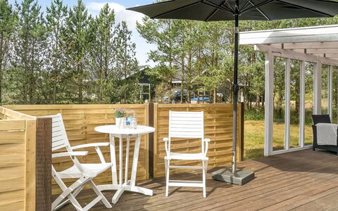 Hughlek - 900M from the Sea: Legna, Casa, Portico, Deck, Latifoglie, Tetto, Color Legno, Pavimento In Legno, Eco Hotel