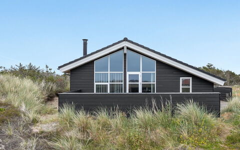 Mavis - 800M from the Sea: Costruzione, Casa, Legna, Casa, Tetto, Villetta, Zona Residenziale, Arbusto, Architettura