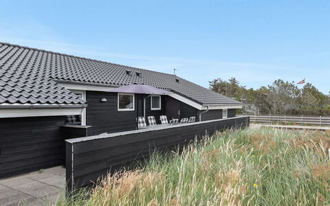 Mavis - 800M from the Sea: Legna, Casa, Portico, Deck, Latifoglie, Tetto, Color Legno, Pavimento In Legno, Eco Hotel