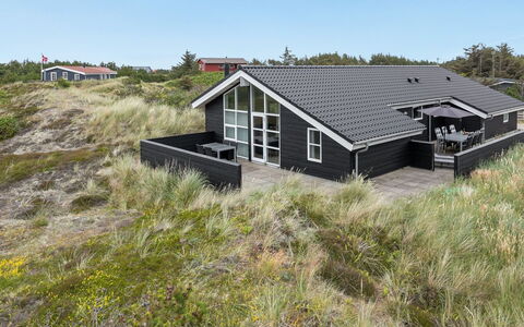 Mavis - 800M from the Sea: Legna, Casa, Portico, Deck, Latifoglie, Tetto, Color Legno, Pavimento In Legno, Eco Hotel