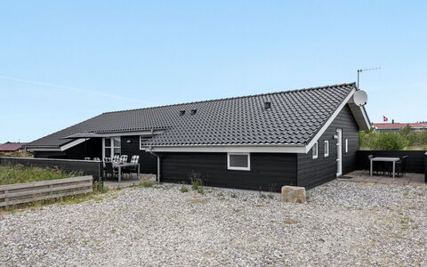 Mavis - 800M from the Sea: Legna, Casa, Portico, Deck, Latifoglie, Tetto, Color Legno, Pavimento In Legno, Eco Hotel