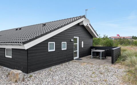 Mavis - 800M from the Sea: Legna, Casa, Portico, Deck, Latifoglie, Tetto, Color Legno, Pavimento In Legno, Eco Hotel