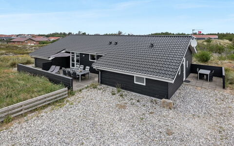 Mavis - 800M from the Sea: Legna, Casa, Portico, Deck, Latifoglie, Tetto, Color Legno, Pavimento In Legno, Eco Hotel