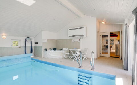 Germund - 900M from the Sea: Tetto, Casa, Casa, Villetta, Raccordo, Estate, Driveway, Edifici Giardino, Cortile, Capannone