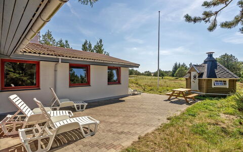Germund - 900M from the Sea: Tetto, Casa, Casa, Villetta, Raccordo, Estate, Driveway, Edifici Giardino, Cortile, Capannone