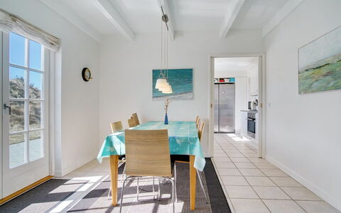 Ønef - 1Km from the Sea: Mobilia, Interior Design, Sedia, Pavimentazione, Tavolo, Ricorrere, Pavimento, Soffitto, Camera, Eco Hotel