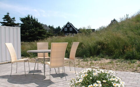 Ønef - 1Km from the Sea: Mobilia, Interior Design, Sedia, Pavimentazione, Tavolo, Ricorrere, Pavimento, Soffitto, Camera, Eco Hotel