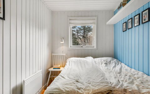 Bylgja - 1.7Km from the Sea: Camera Da Letto, Legna, Interior Design, Pavimentazione, Pavimento, Letto, Lenzuolo, Bedding, Soffitto, Camera