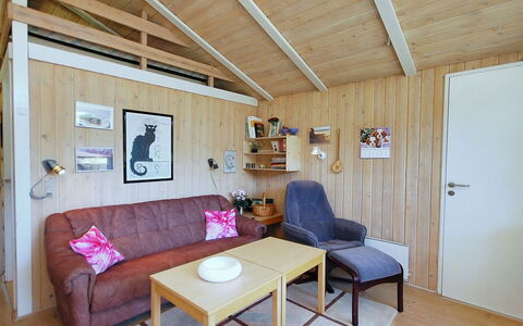 Anthonia - 1.6Km from the Sea: Pavimentazione, Legna, Pavimento, Interior Design, Mobilia, Soffitto, Camera, Casa, Pavimento In Legno, Color Legno