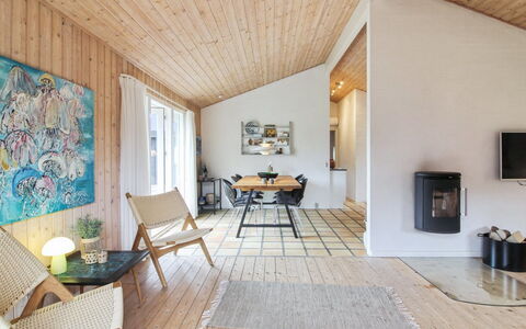 Birette - 1.5Km from the Sea: Pavimentazione, Mobilia, Interior Design, Pavimento, Legna, Pavimento In Legno, Soffitto, Casa, Soggiorno, Sedia
