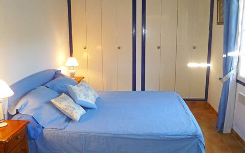 Domaine Port D'Alon: Camera Da Letto, Letto, Camera, Mobilia, Lenzuolo, Proprietà, Materasso, Telaio Del Letto, Bedding, Parete