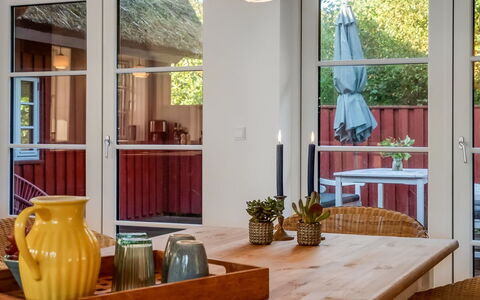 Beghel - 350M from the Sea: Mobilia, Interior Design, Pavimentazione, Legna, Tavolo, Pavimento, Sedia, Soffitto, Cucina & Sala Da Pranzo Tavolo, Sala Da Pranzo