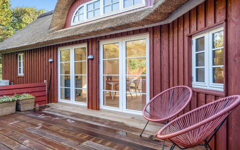 Beghel - 350M from the Sea: Legna, Villetta, Deck, Latifoglie, Pavimento In Legno, Color Legno, Shade, Plank, Portico, Sedia