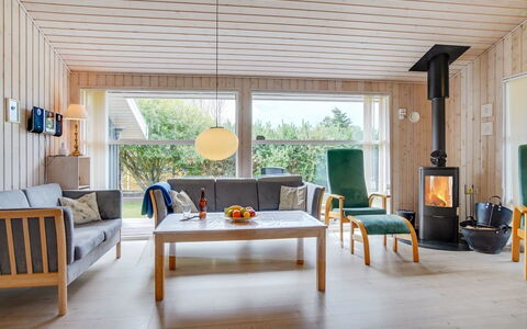 Ønder - 800M from the Sea: Mobilia, Pavimentazione, Interior Design, Pavimento, Legna, Pavimento In Legno, Soggiorno, Tavolo, Soffitto, Sedia