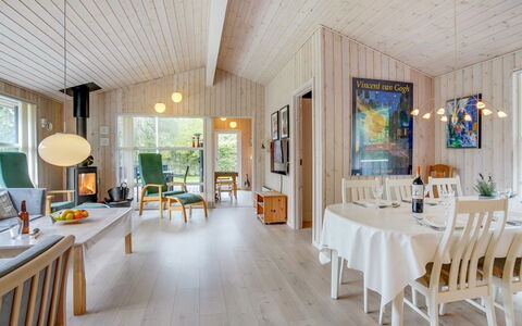 Ønder - 800M from the Sea: Legna, Interior Design, Soffitto, Casa, Villetta, Lampada, Latifoglie, Pavimento In Legno, Sedia, Sala Da Pranzo