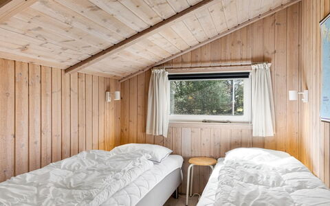 Akka - 2Km from the Sea: Legna, Camera Da Letto, Casa, Letto, Bedding, Lenzuolo, Villetta, Latifoglie, Plank, Color Legno